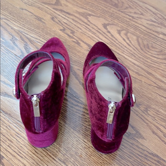 Bella-Vita Ruby Velvet Heels Size 7 1/2 - Picture 3 of 5